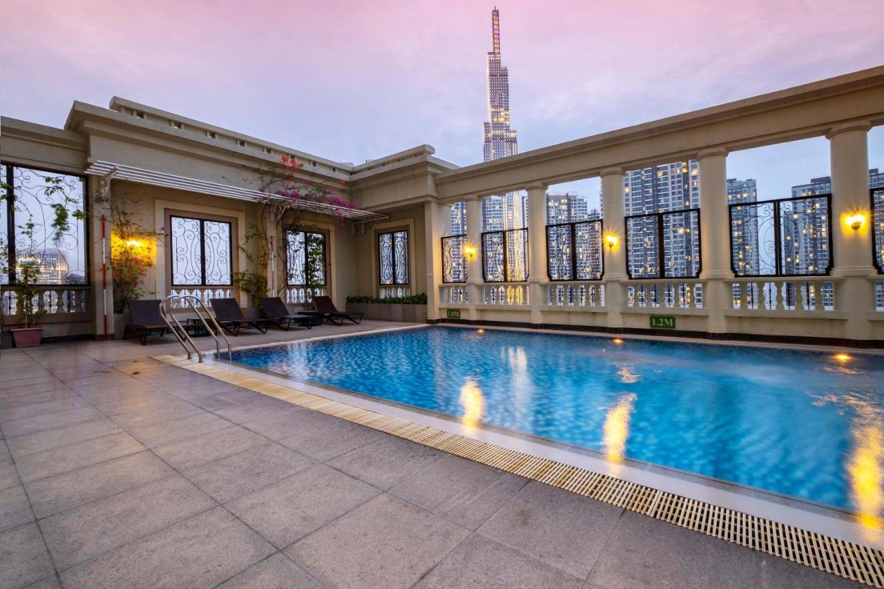 Classic Luxury & Swiming Rooftop Pool