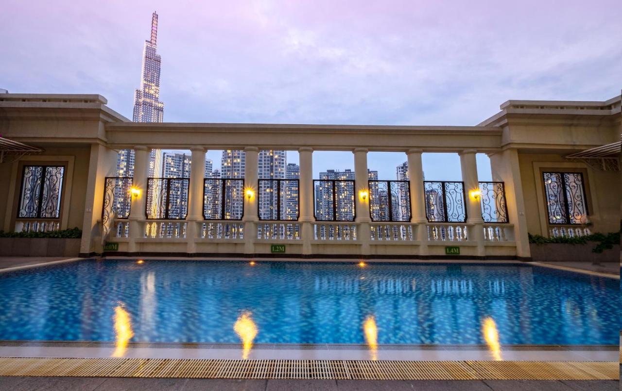 Classic Luxury & Swiming Rooftop Pool *