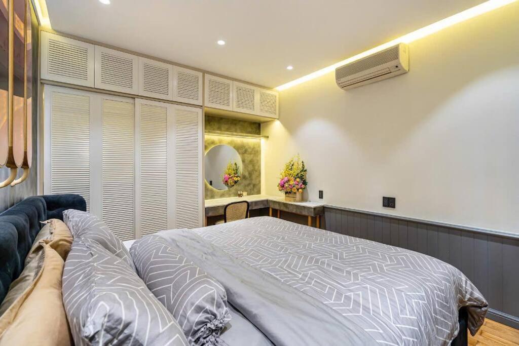 Classic Luxury & Swiming Rooftop Pool Căn hộ TP. Hồ Chí Minh