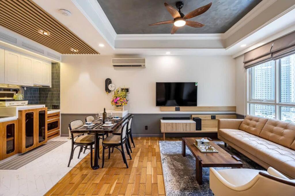 Classic Luxury & Swiming Rooftop Pool Căn hộ
