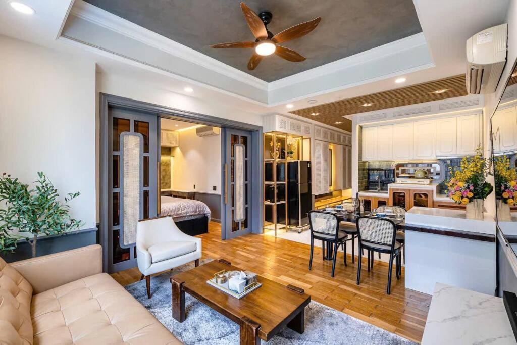 Classic Luxury & Swiming Rooftop Pool Apartment *
