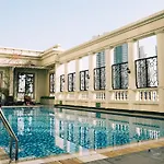 Classic Luxury Condo & Swiming Rooftop Pool