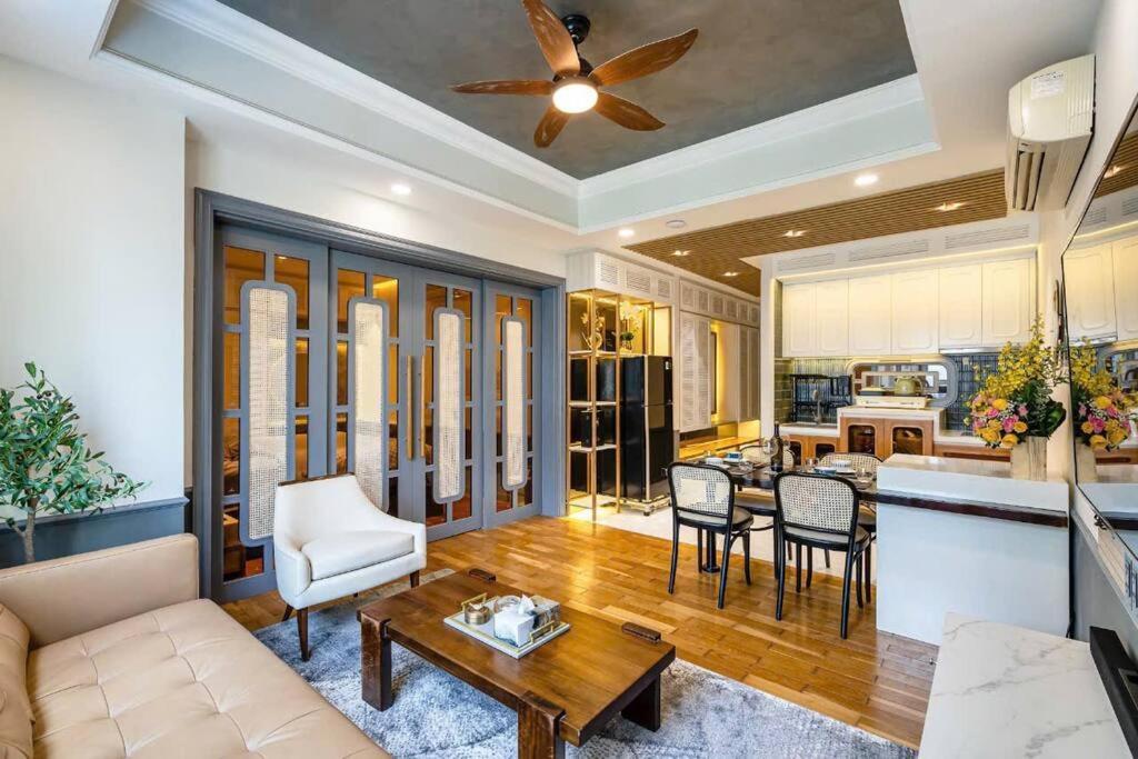 Classic Luxury & Swiming Rooftop Pool Apartment