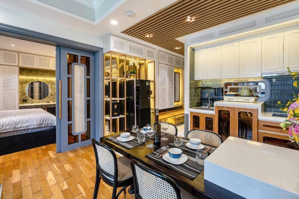 Classic Luxury & Swiming Rooftop Pool Apartment *